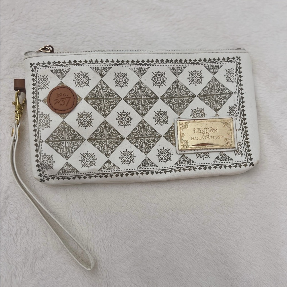 Harry Potter White, Brown, and Gold Wristlet